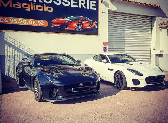 Devanture du garage Carrosserie Magliolo à Porto-Vecchio avec deux voitures de sport
